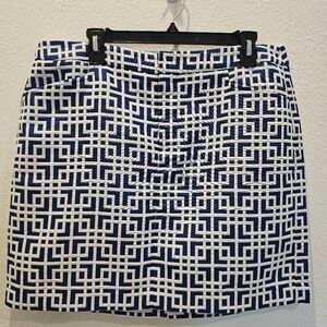 Loft size 12 blue & white geometric pattern skirt w/ pockets